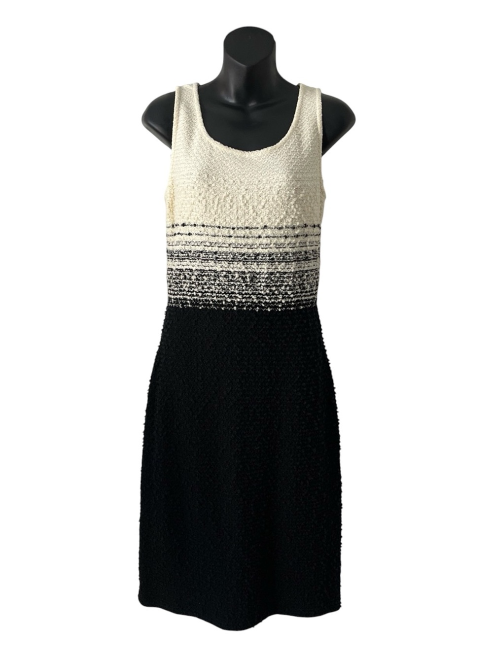 St. John Sleeveless colorblock tweed cream& Blk midi sheath midi dress Sz 8